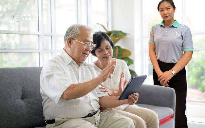 Hơn cả giảm đau, chăm sóc giảm nhẹ tại nhà giúp người bệnh sống trọn từng ngày 1 Chăm sóc giảm nhẹ không chỉ kiểm soát triệu chứng mà còn nâng cao chất lượng sống của người bệnh.
