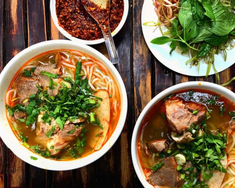 quán bún bò ở Quận Tân Phú