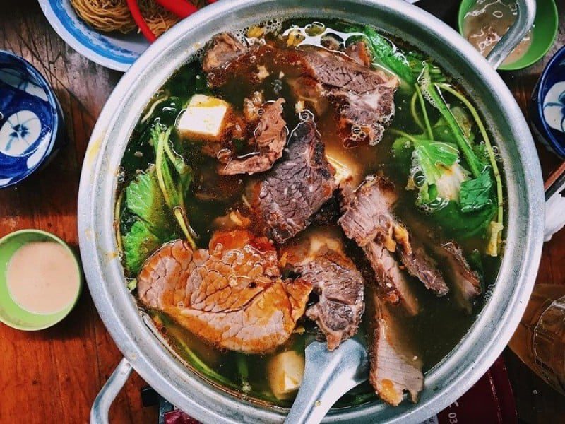Lẩu bò Tí Chuột – quán ăn tối ở Sài Gòn/TPHCM cực đông khách