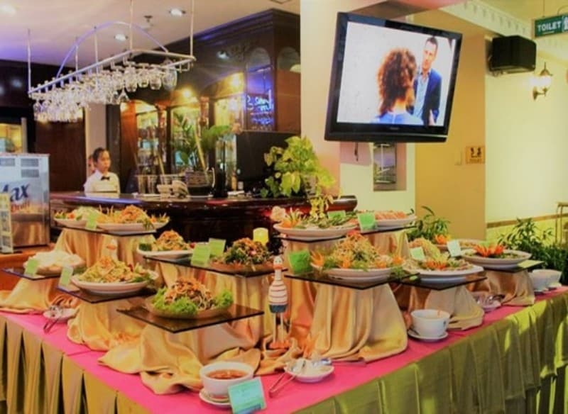 Hương Sen - quán buffet ở Sài Gòn kiêm khách sạn