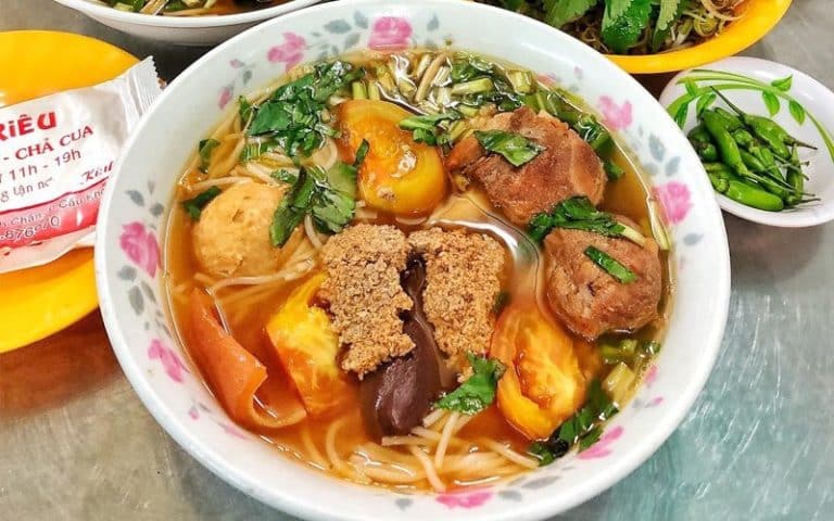 Quán Nguyễn Cảnh Chân - Bún riêu ngon ở Sài Gòn
