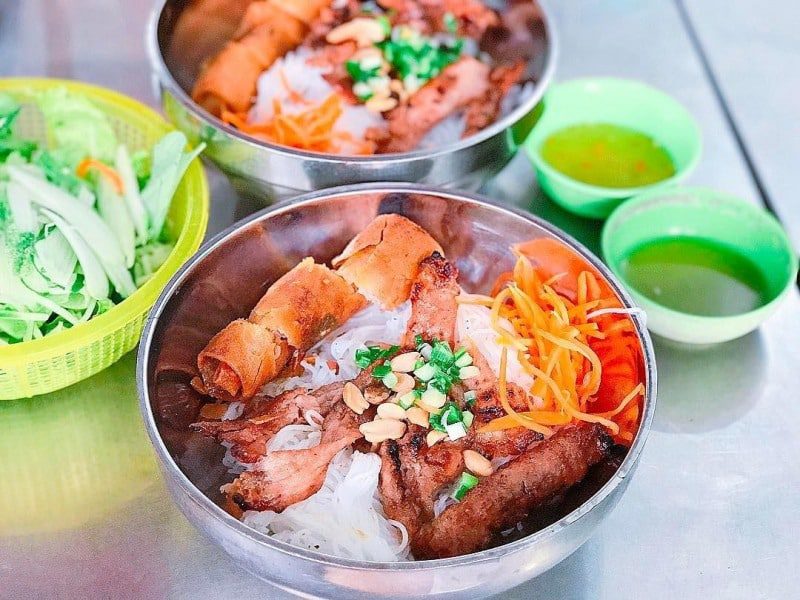 Bún thịt nướng Bà Thêm - bún thịt nướng ngon ở Sài Gòn độc đáo