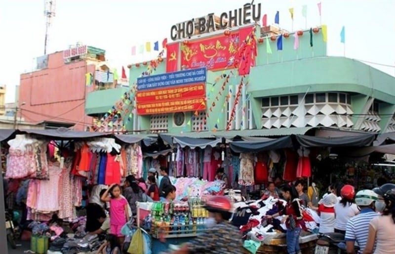 Chợ đêm Bà Chiểu – chợ đêm ở Sài Gòn giá rẻ bất ngờ