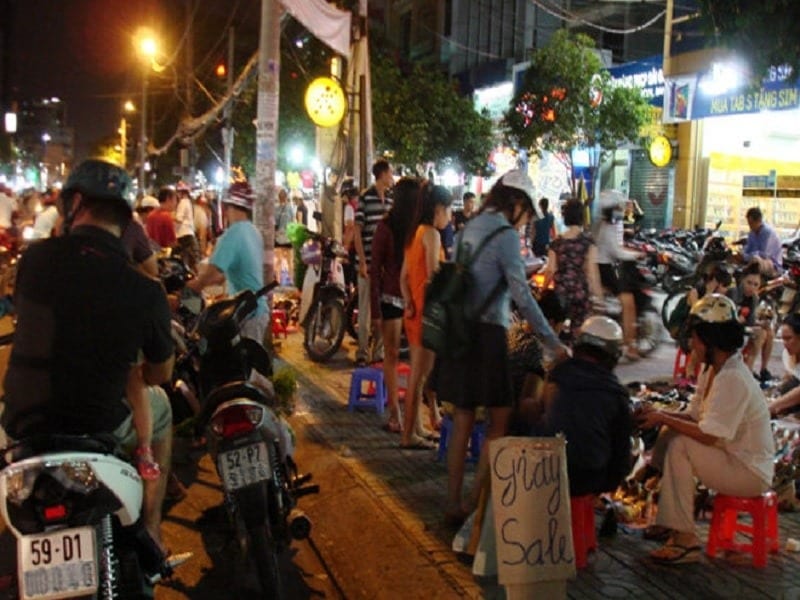 Chợ Đêm Lê Thị Riêng – chợ đêm ở Sài Gòn tại quận 3