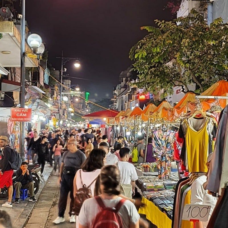 Chợ đêm Hòa Lân là một chợ ở Bình Dương bán đêm nổi tiếng rộng