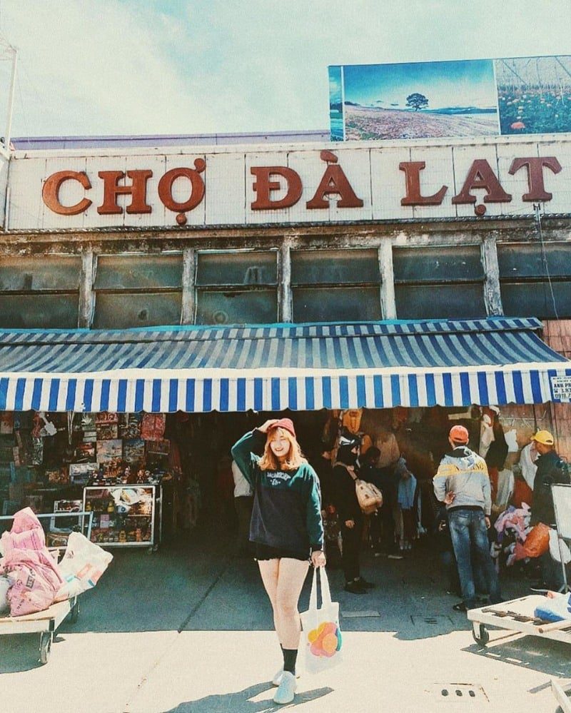 Chợ Đà Lạt nằm trong trung tâm thương mại của thành phố Đà Lạt