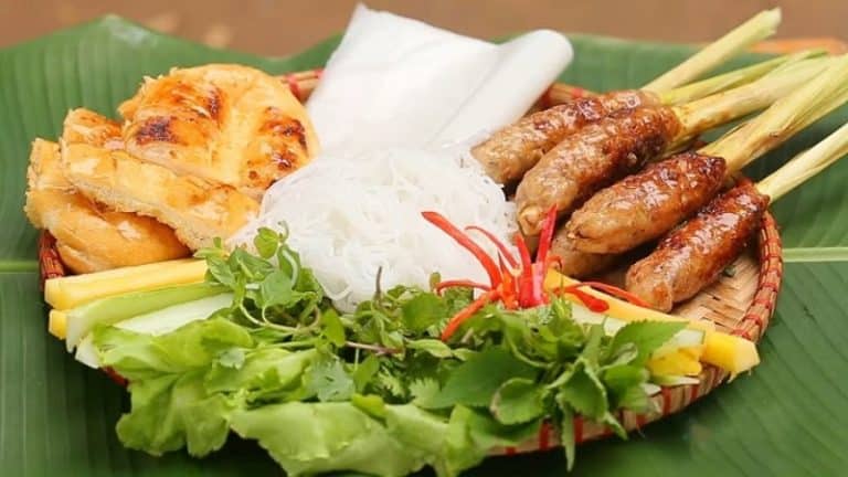Nem lụi - đặc sản Huế chuẩn vị