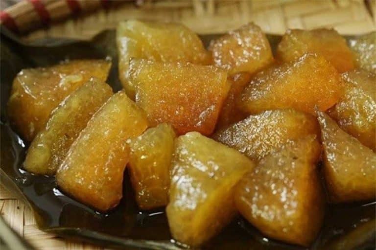 Bánh gio Tây Đình có màu vàng nâu quyến rũ, có vị thanh mát và dễ ăn