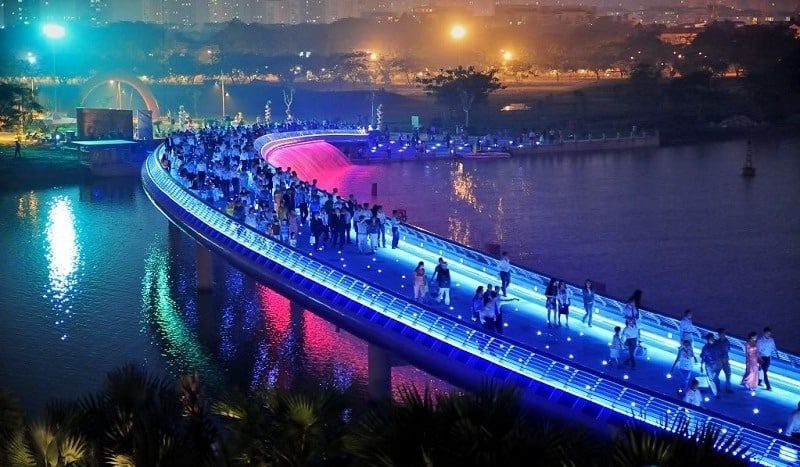 Cầu Ánh Sao - địa điểm chơi Tết Nguyên đán ở Sài Gòn đẹp lung linh
