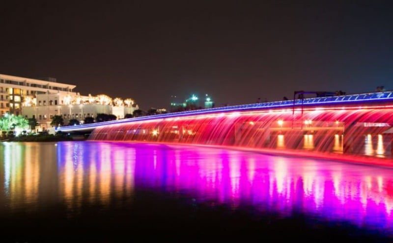 Cầu Ánh Sao - địa điểm đi chơi ở Sài Gòn về đêm đẹp lung linh