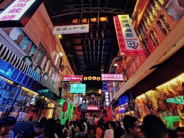 Hẻm Bia Lost in HongKong - địa điểm chơi đêm ở TP HCM