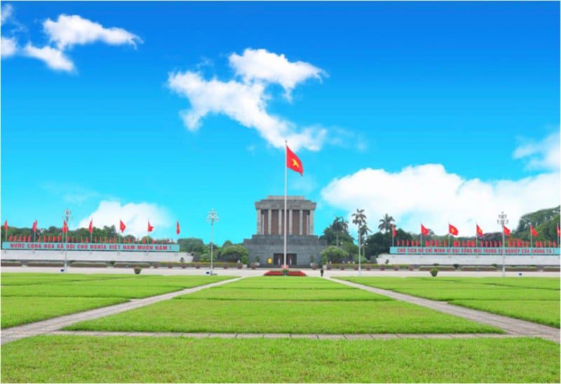 Quảng trường Ba Đình là một trong những điểm thăm quan Hà Nội nổi tiếng
