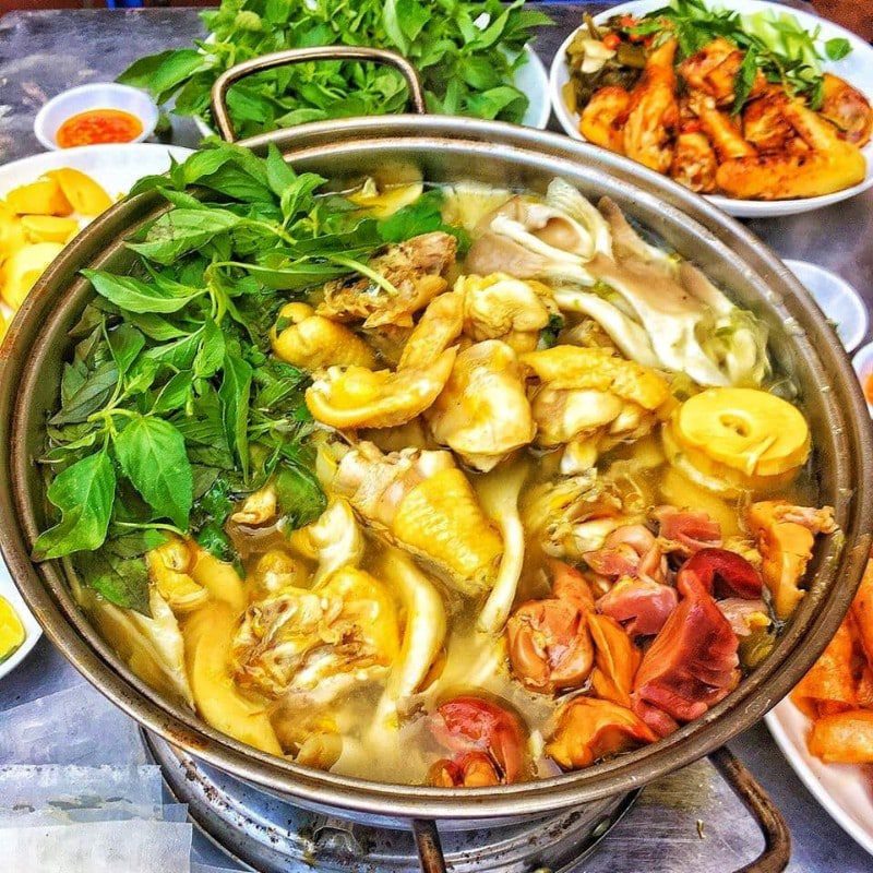 Nhà hàng Ô Kê Quán - chuyên lẩu gà lá giang ở Sài Gòn