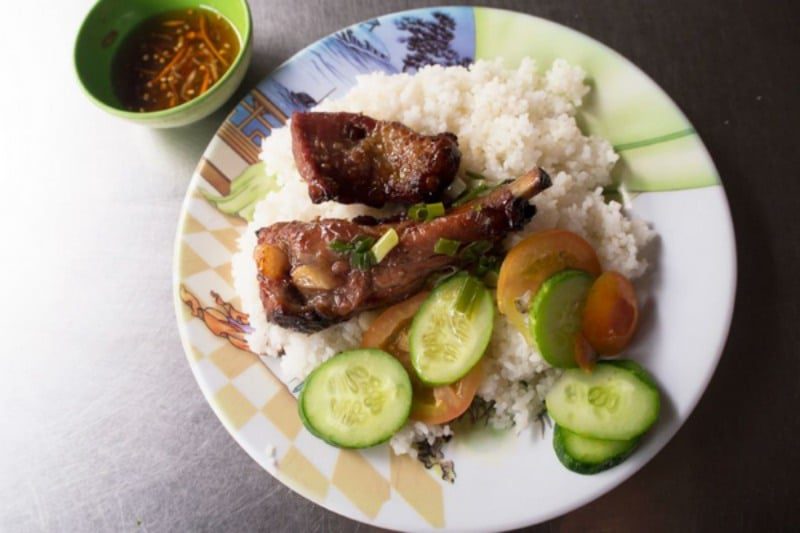 Cơm tấm Bà Mười - quán ăn mở 24/24 ở Sài Gòn giá rẻ