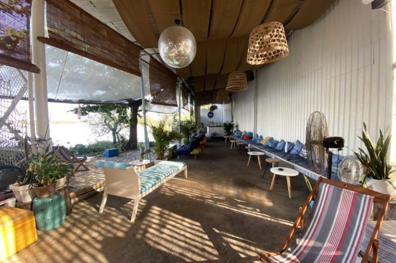 Chill Deck - quán cafe bờ sông ở Sài Gòn phong cách boong tàu