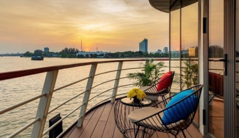 Victoria Cruise - tiệc/quán lãng mạn cho 2 người ở TPHCM không thể phù hợp hơn