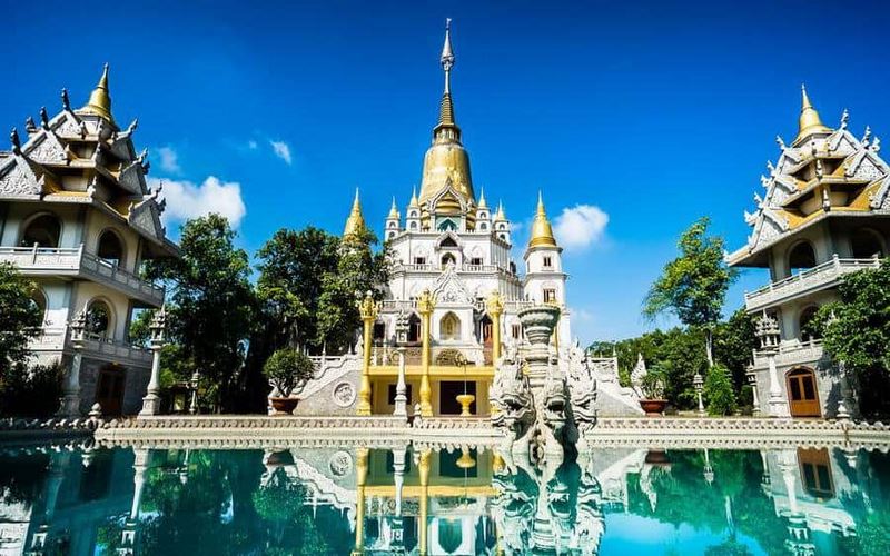 Chùa Bửu Long là ngôi chùa ở Quận 9 có thiết kế lộng lẫy mang phong cách Thái Lan