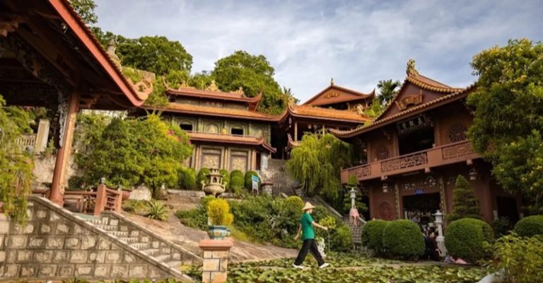 Cùng ngắm nhìn những ngôi chùa ở Châu Đốc nhé