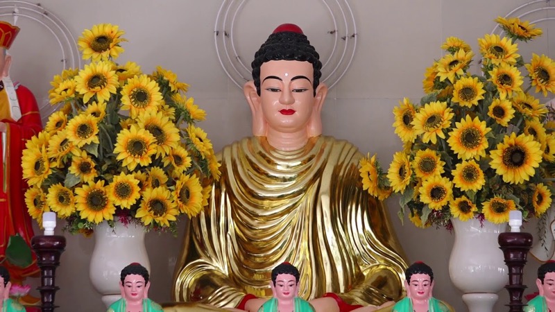 Tượng Phật trong chùa Ngộ Pháp