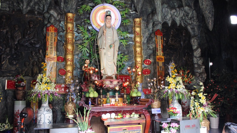 Góc thờ trong chùa
