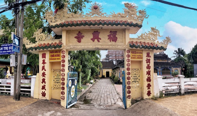 Cổng ngôi chùa Phước Hưng nổi tiếng ở Sa Đéc