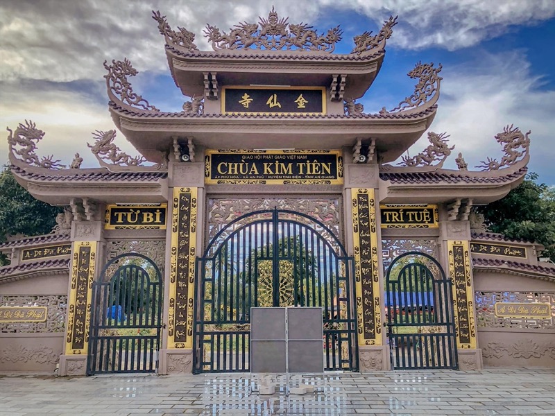 Cổng chùa Kim tiên