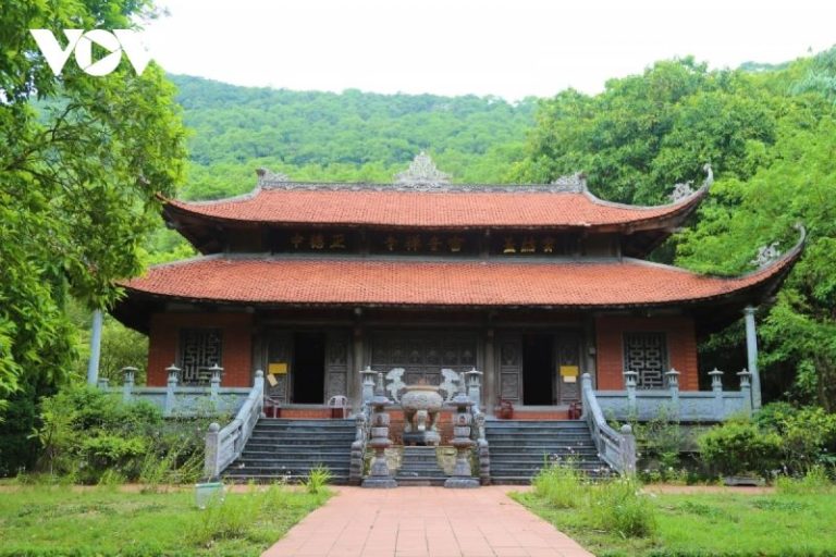 Chùa ở Hạ Long