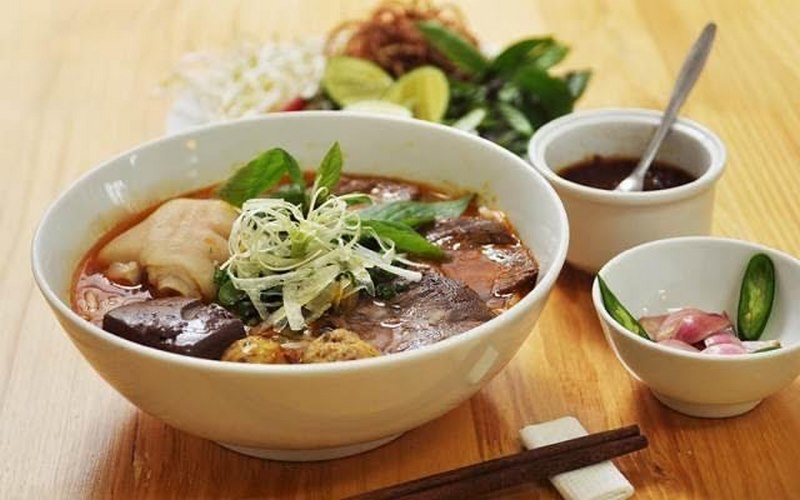 Món bún bò tại quán Hùng Mập có hương vị đặc trưng của đất Huế