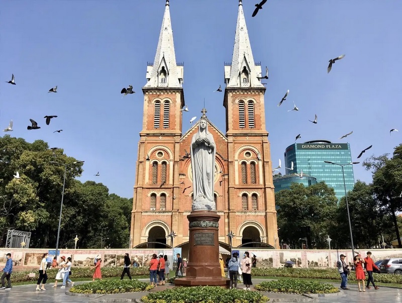 Nhà thờ Đức Bà – địa điểm chụp hình về tòa tháp tôn giáo đẹp ở quận 1