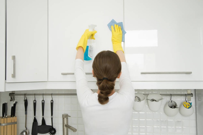 Cách vệ sinh tủ bếp acrylic đúng chuẩn 1 Cách vệ sinh tủ bếp acrylic đúng chuẩn